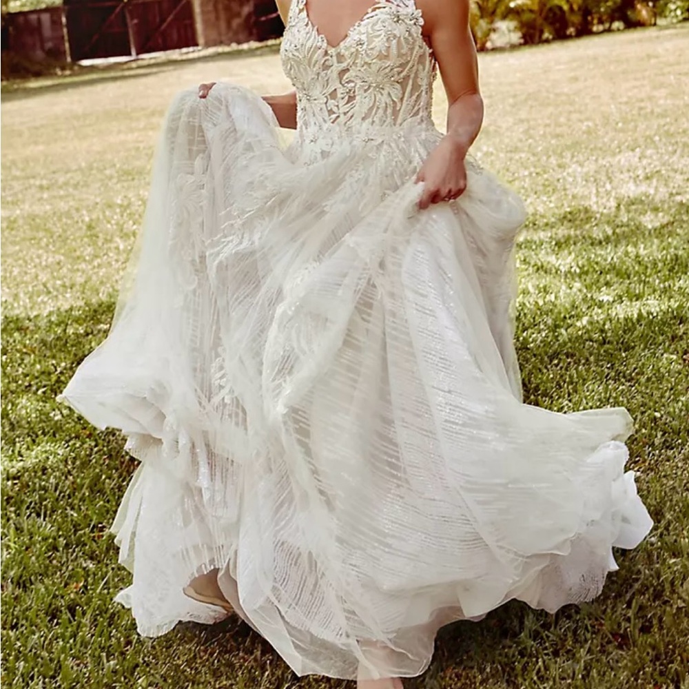 NWT Funds from sale help struggling children. . Wedding Gown - Picture 5 of 12